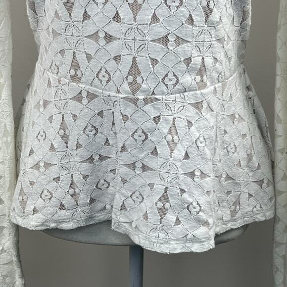 BCBG Maxzaria Estelle Off White Cream Lacy Overlay Top Shirt Size M Peplum Hem - Picture 3 of 13